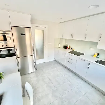 San Lorenzo Playa. Vistas Al Mar. * Χιχόν